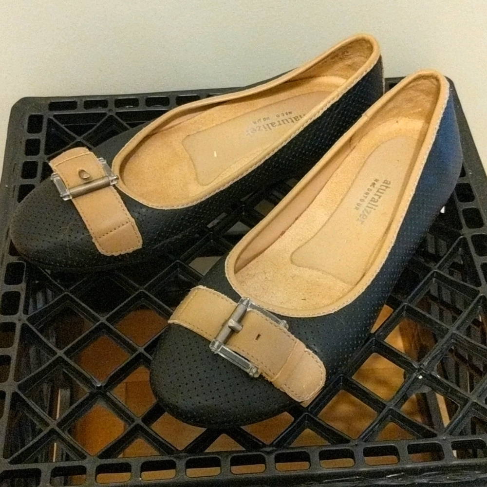 Naturalizer flats